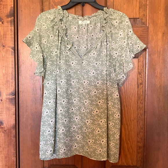 Max Studio sweet ruffled cap sleeve blouse. Sage green/black/off white EUC sz XL - Picture 1 of 10